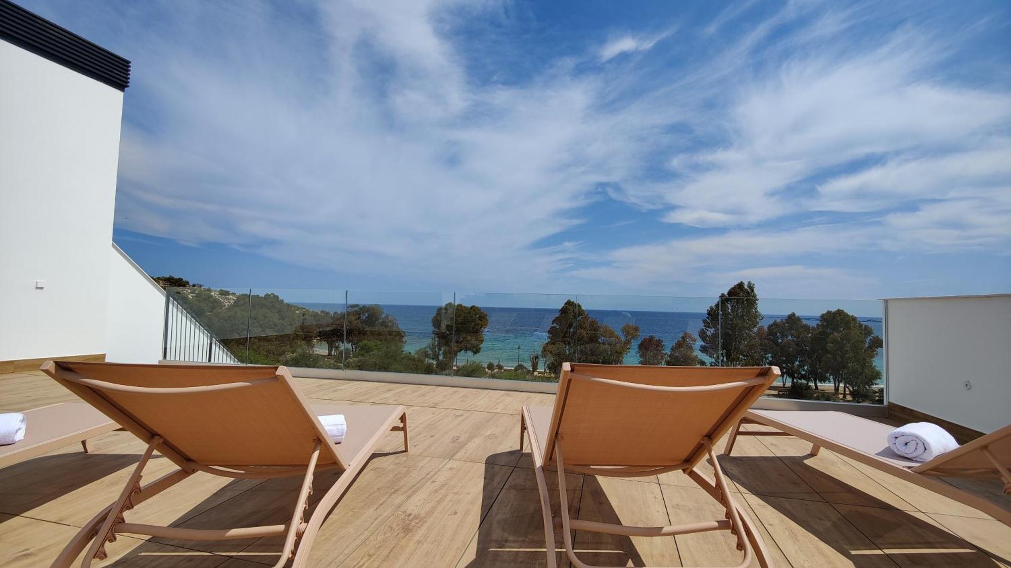 Allonbay Sea Front Luxury Penthouse Apartment *